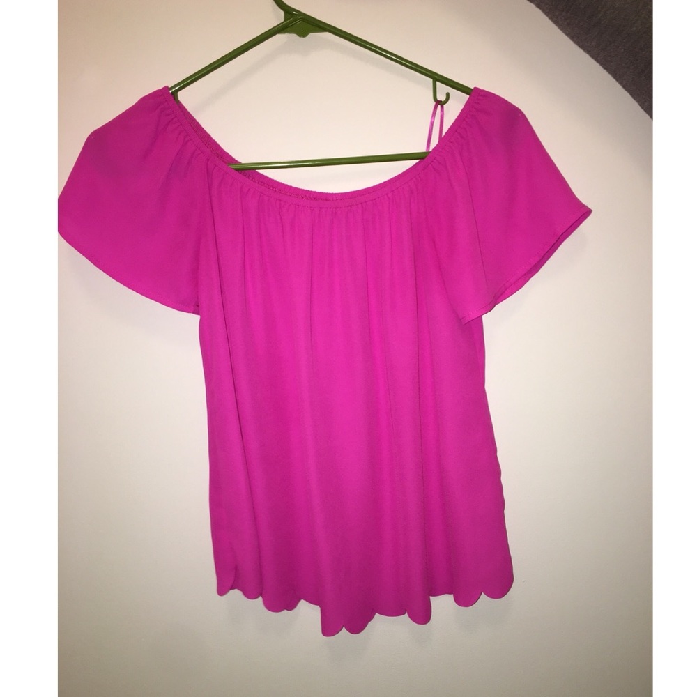 Off-the-shoulder shirt